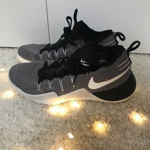 Nike HyperShift Basketball/Volleyball shoe